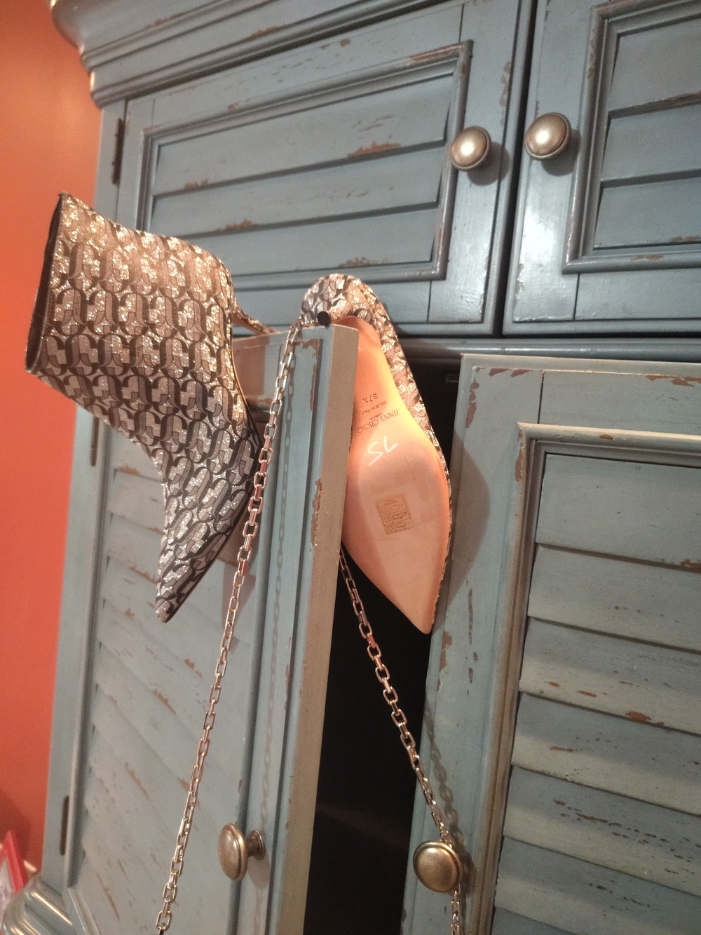 Metallic Silver Patterned Pointed-Toe Key & Card Holder with Chain